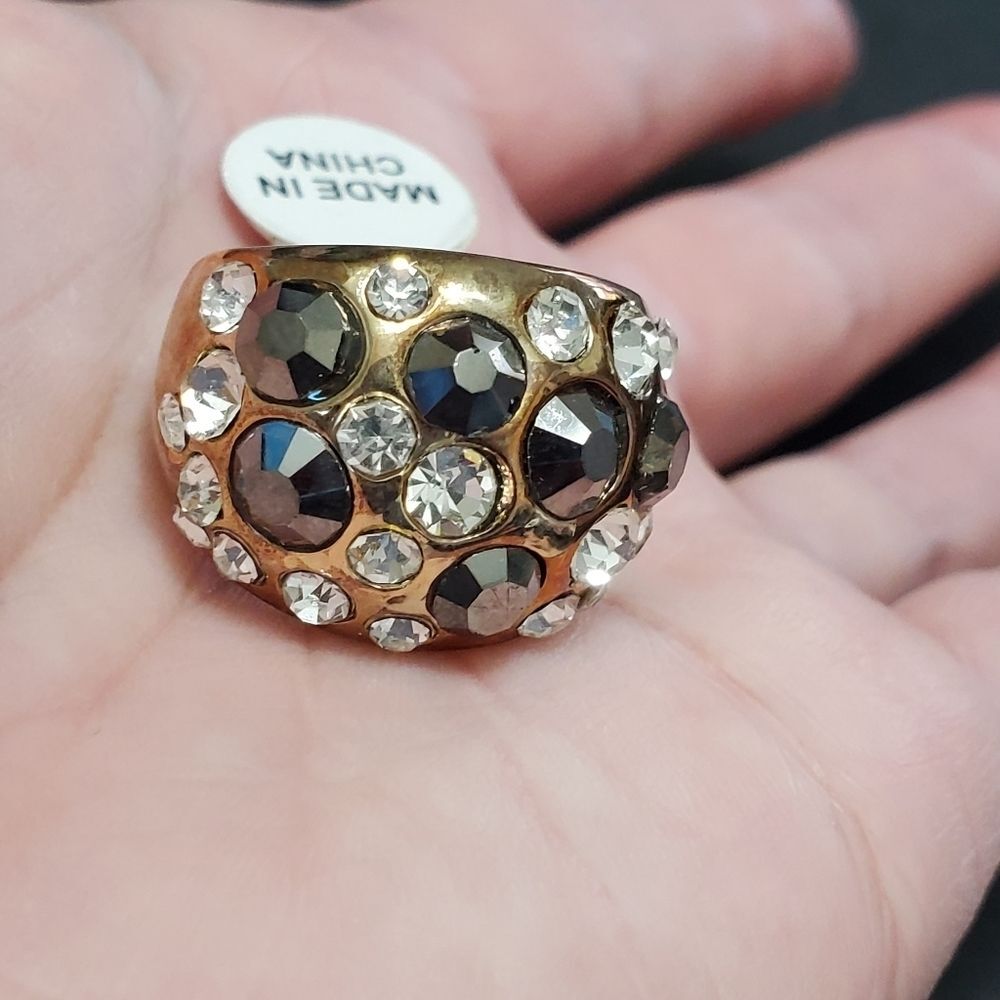 Gold tone ring with gray and clear rhinestones size 5.5